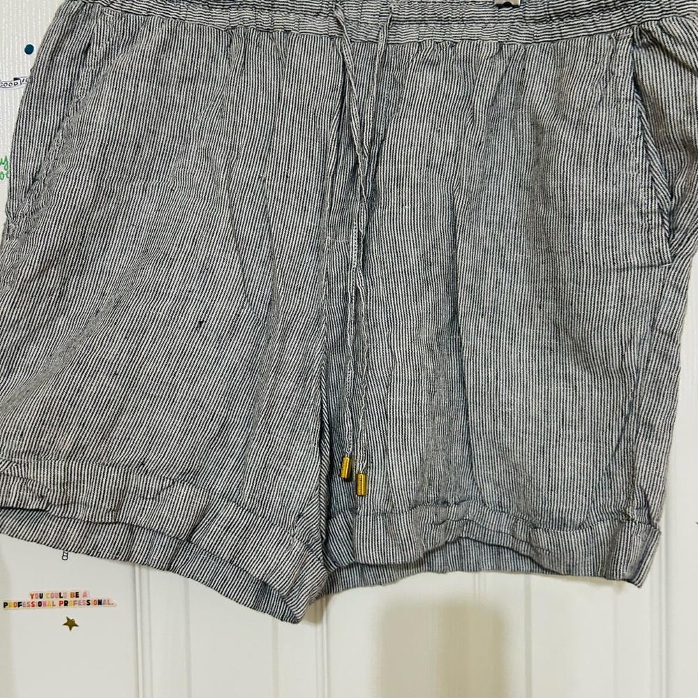 Ellen Tracy Black and White Striped Shorts